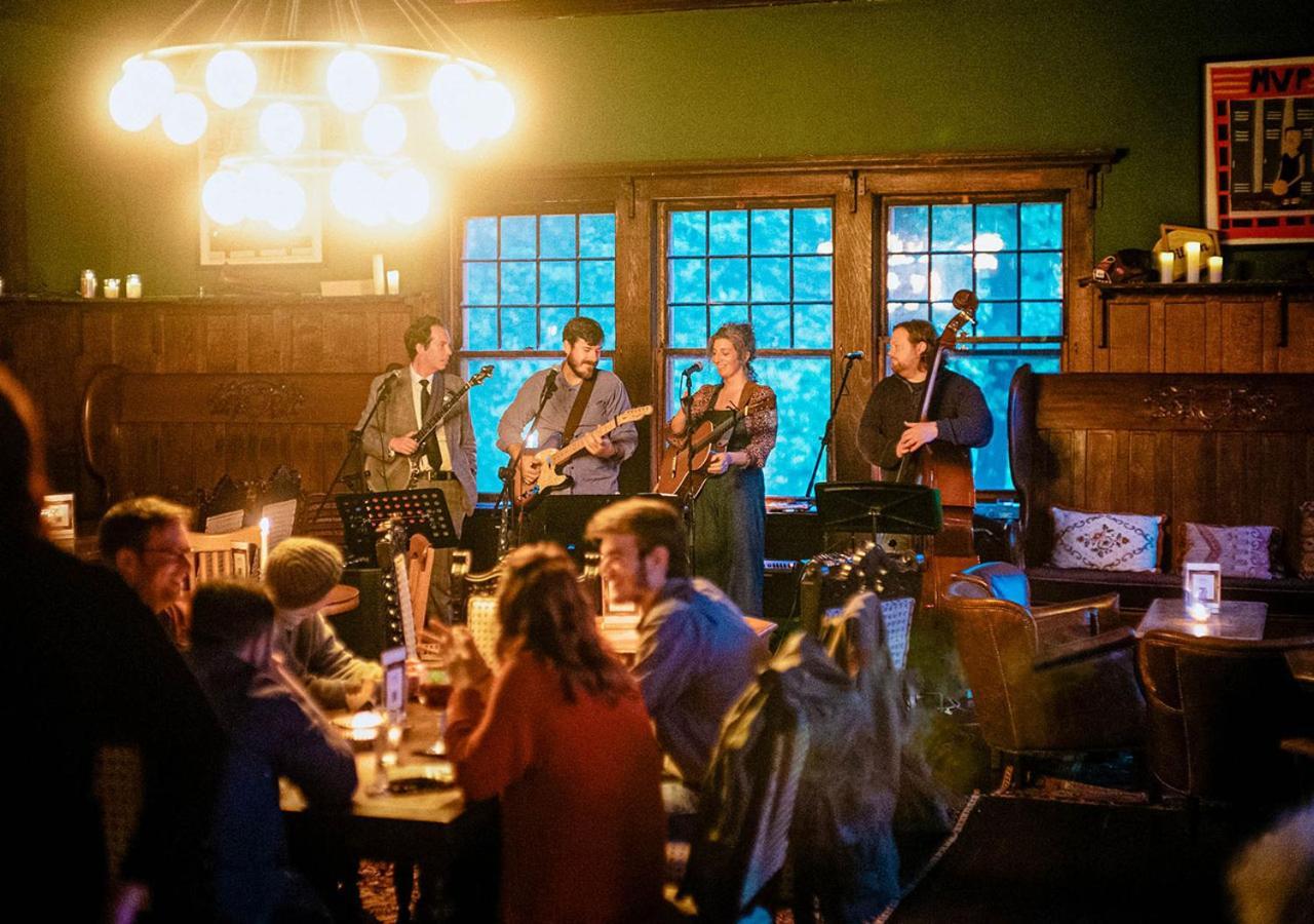 Apple Tree Inn Lenox Esterno foto