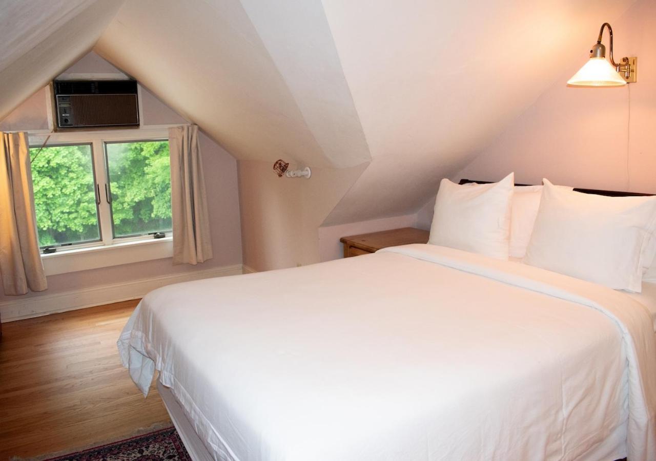 Apple Tree Inn Lenox Esterno foto