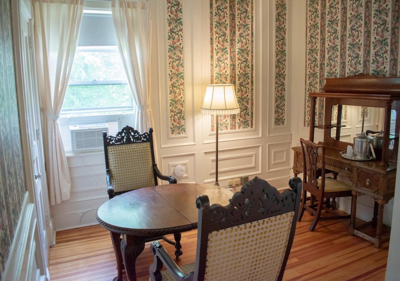 Apple Tree Inn Lenox Esterno foto