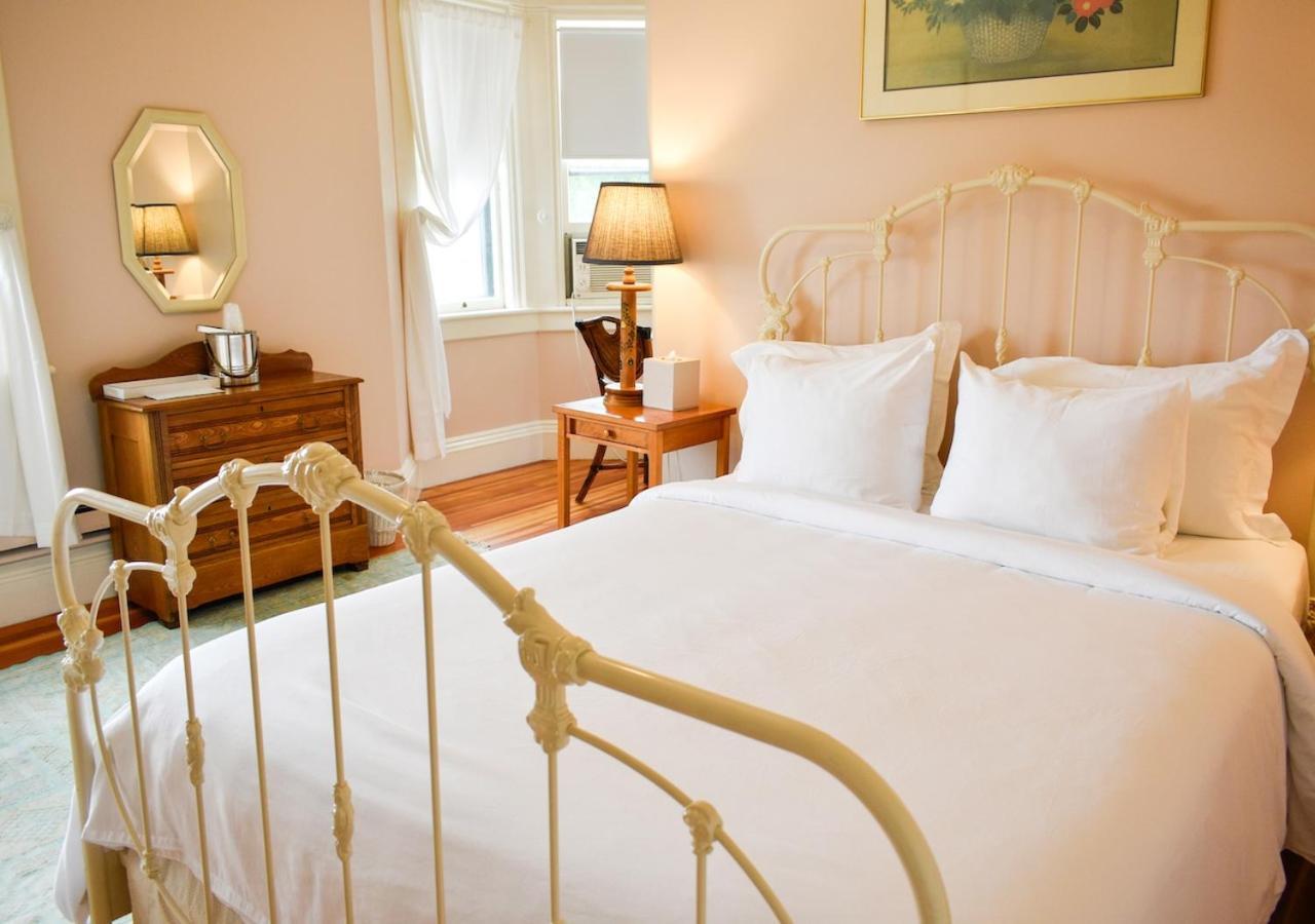 Apple Tree Inn Lenox Esterno foto